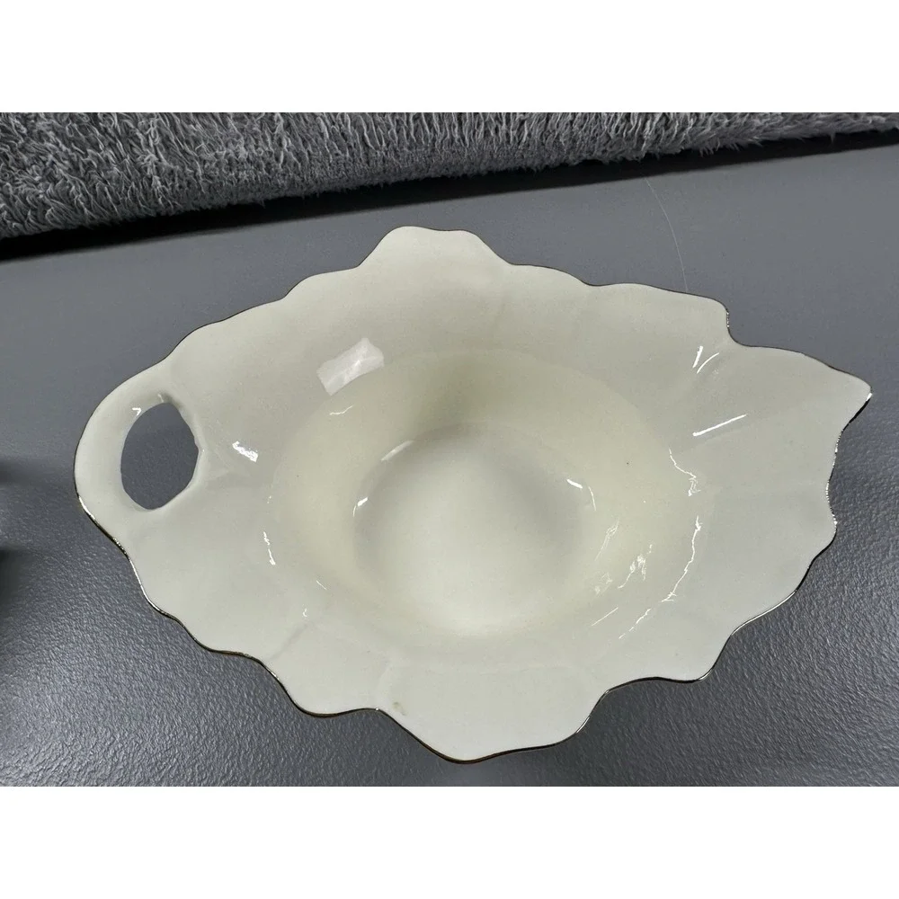 VINTAGE Porcelain Leaf‎ Shaped Bowls Serving Candy Gravy Boat Lot of 2